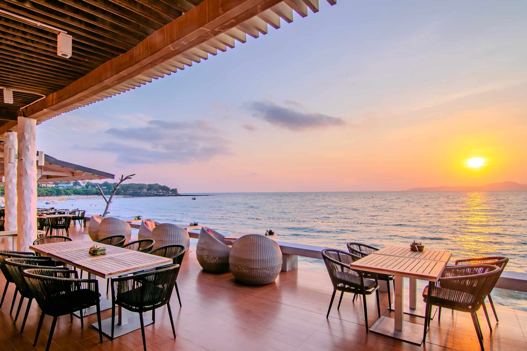 Breezeo – Exotic Beachfront Seafood