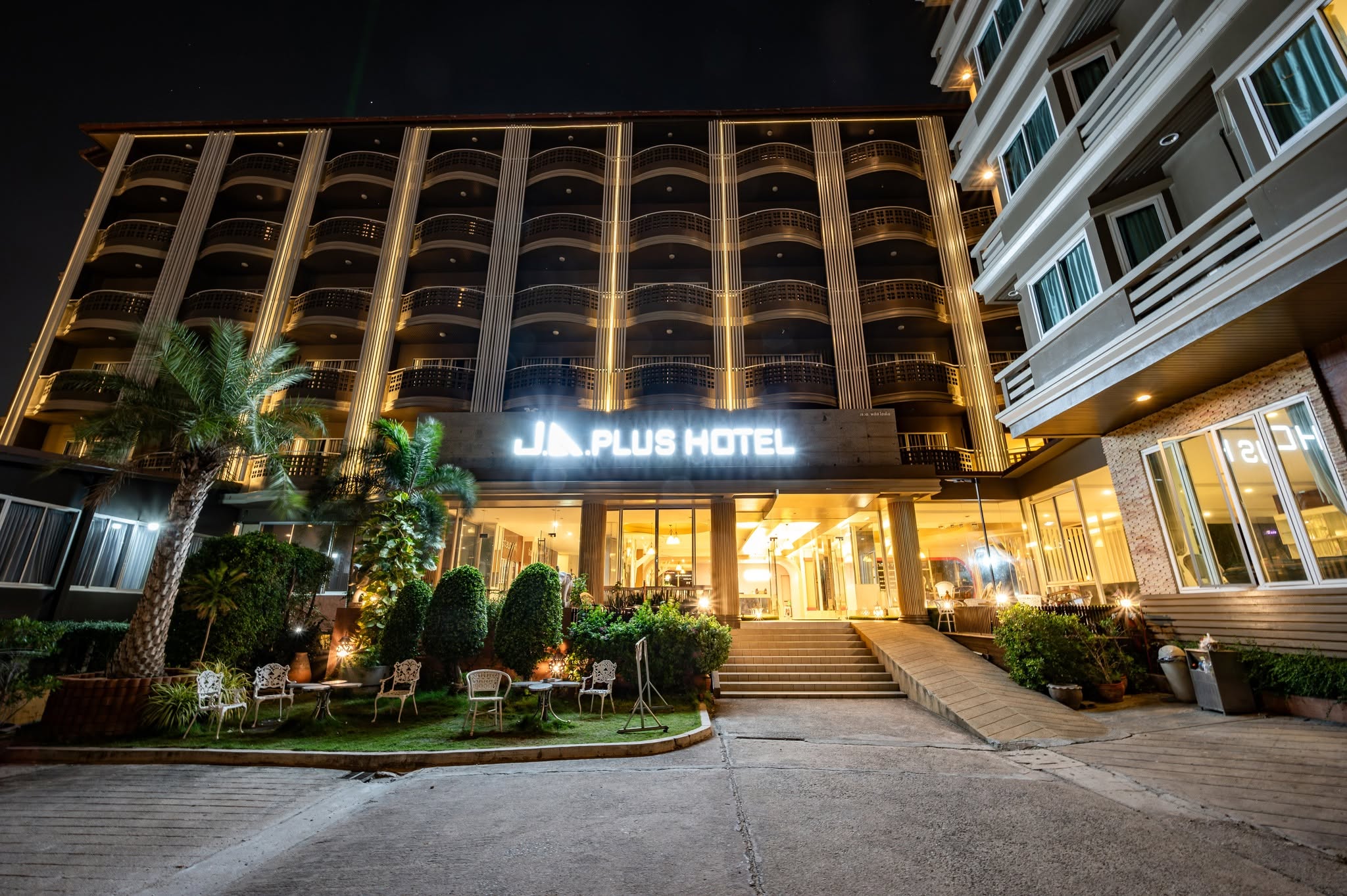 Sunday J.A. Plus Hotel