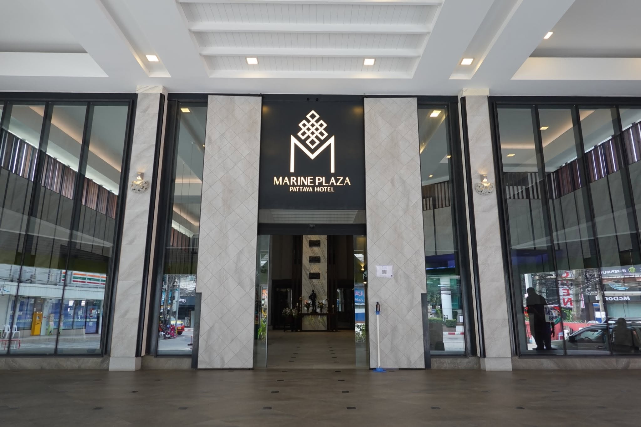 Marine plaza hotel