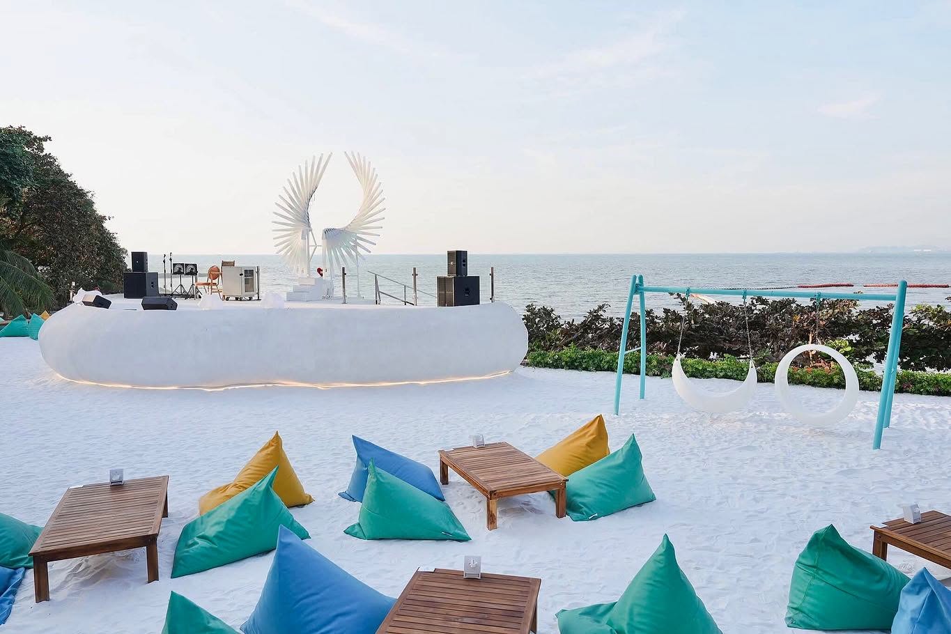 Blue Dragon Cafe & Beach Club Pattaya