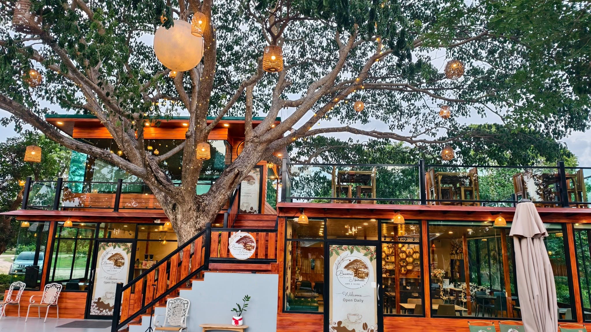 บ้านไร่นายเรือ Café&Bistro